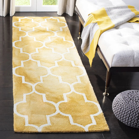 Safavieh Dip Dye 2'-3" x 6'-0" Rug in Gold / Ivory