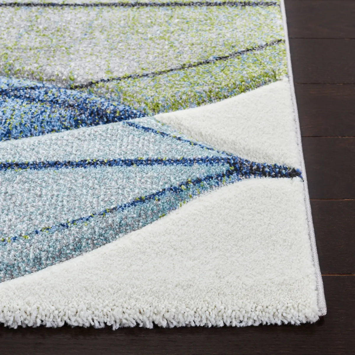 Safavieh Hollywood 4'-0" x 6'-0" Rug in Ivory / Blue Green