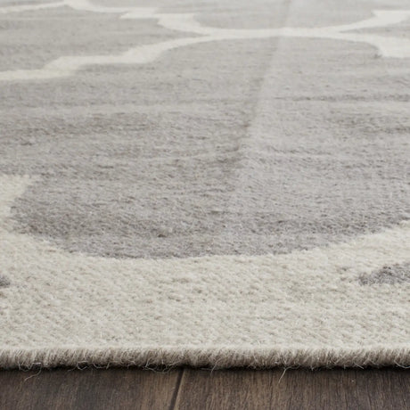 Safavieh Dhurries 6'-0" x 9'-0" Rug in Dark Grey / Ivory