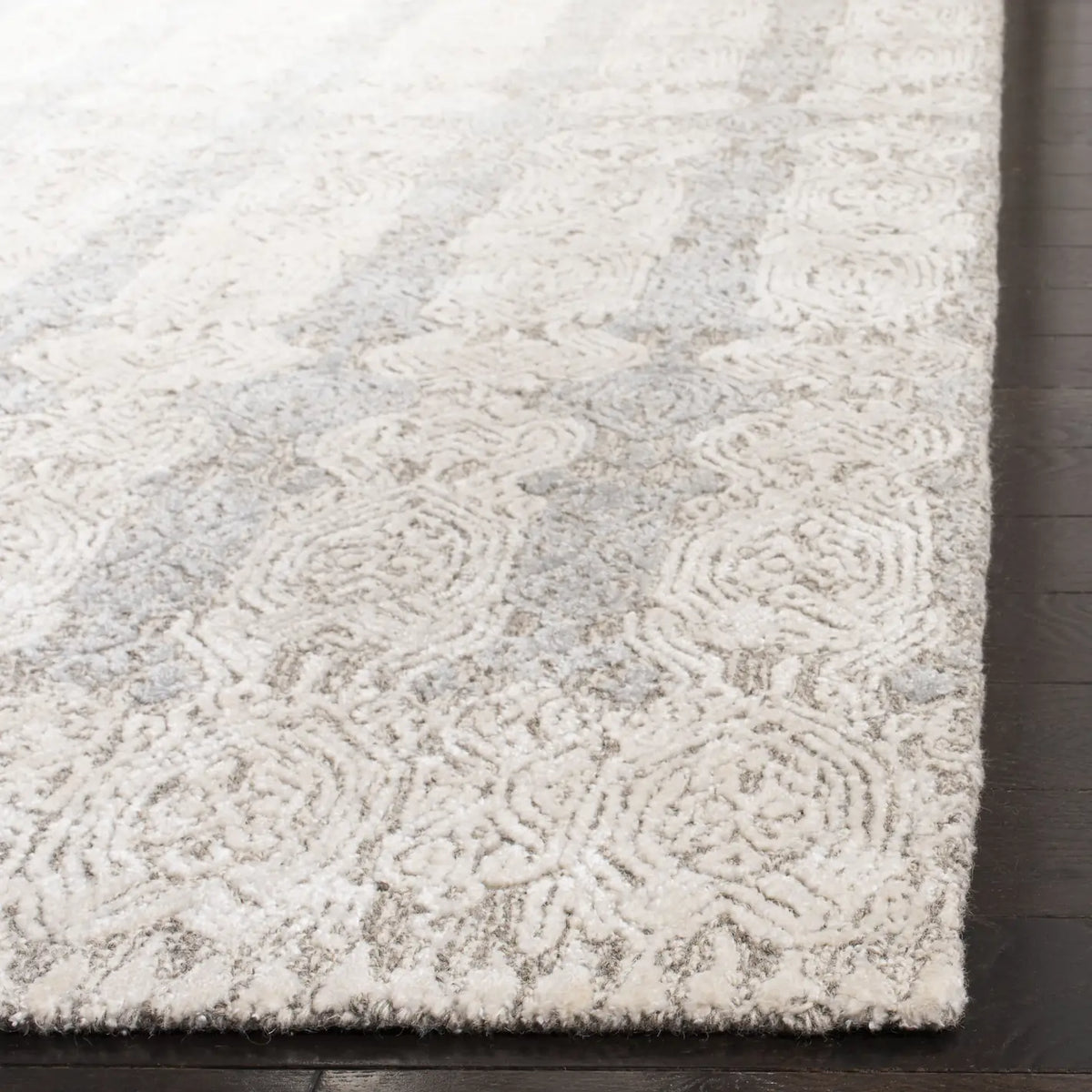 Safavieh Glamour 4'-0" x 6'-0" Rug in Grey / Ivory