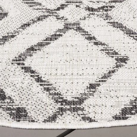 Safavieh Courtyard 6'-7" x 6'-7" Rug in Ivory / Black