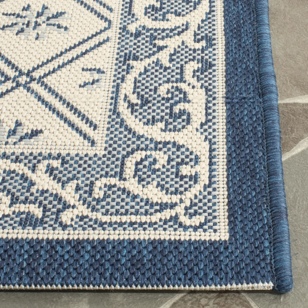 Safavieh Courtyard 2'-3" x 6'-7" Rug in Beige / Navy