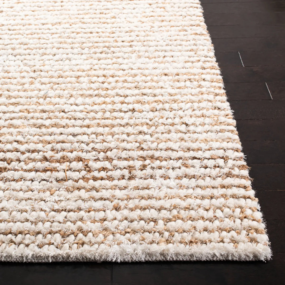Safavieh Classic Shag 4'-0" x 6'-0" Rug in White / Beige