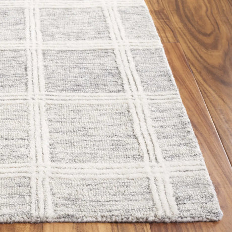 Safavieh Pine 4'-0" x 6'-0" Rug in Grey / Ivory