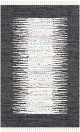 Safavieh Montauk 2'-6" x 4'-0" Rug in Ivory / Black