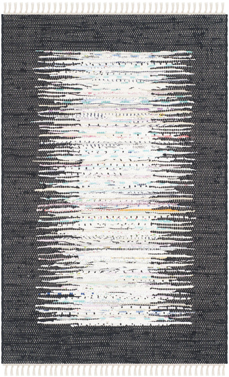 Safavieh Montauk 2'-6" x 4'-0" Rug in Ivory / Black