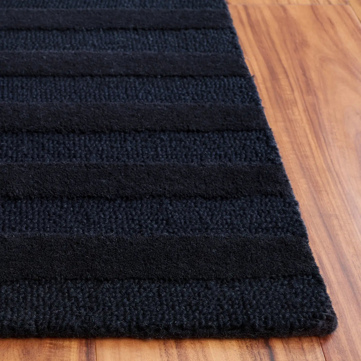 Safavieh Ebony 4'-0" x 6'-0" Rug in Charcoal