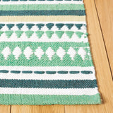 Safavieh Montauk 4'-0" x 6'-0" Rug in Green / Ivory