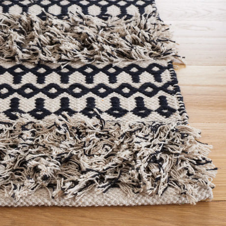 Safavieh Natura 3'-0" x 5'-0" Rug in Black / Ivory