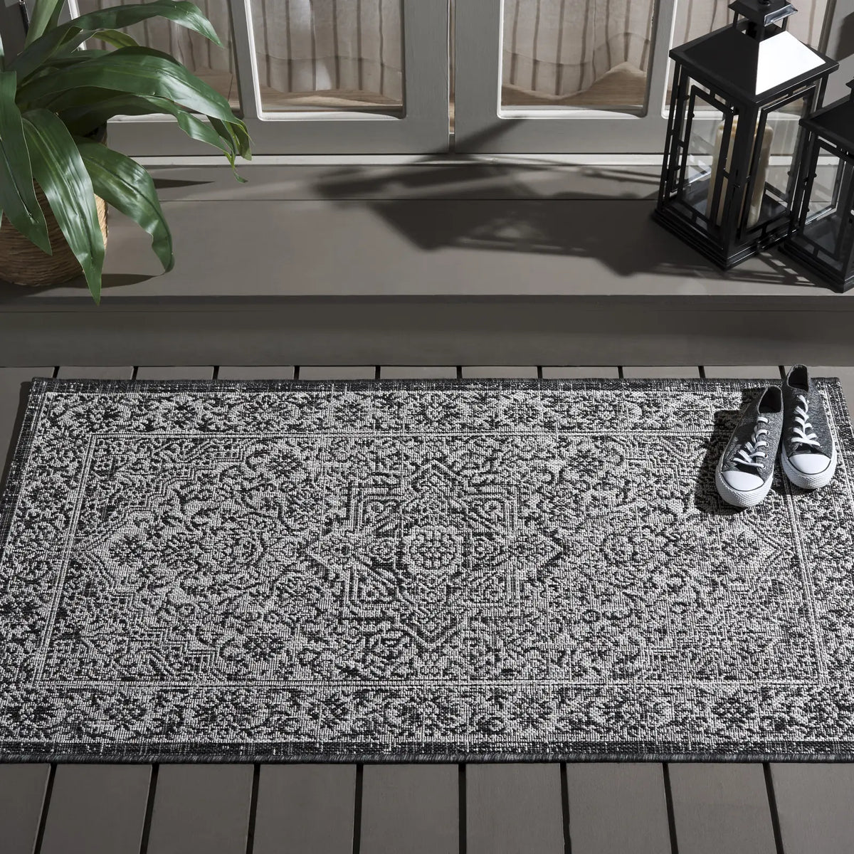 Safavieh Courtyard 2'-7" x 5'-0" Rug in Slate / Grey