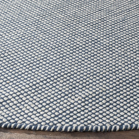 Safavieh Montauk 6'-0" x 6'-0" Rug in Ivory / Navy