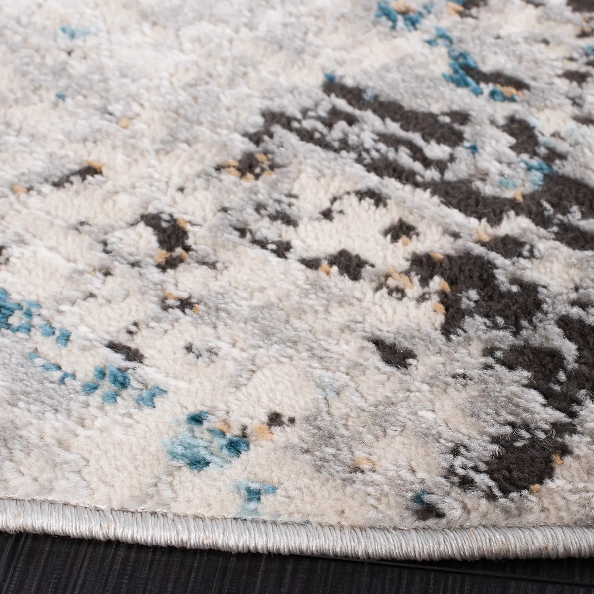 Safavieh Shivan 6'-7" x 6'-7" Rug in Grey / Pink
