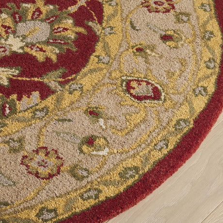 Safavieh Antiquity 4'-6" x 6'-6" Rug in Rust