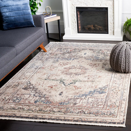 Safavieh Vintage Persian 4'-0" x 6'-0" Rug in Ivory / Green
