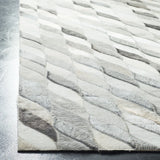 Safavieh Studio Leather 4'-0" x 6'-0" Rug in Ivory / Grey
