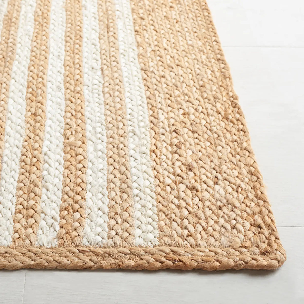 Safavieh Natural Fiber 4'-0" x 6'-0" Rug in Natural / Ivory
