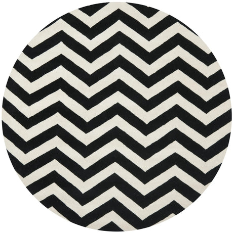 Safavieh Chatham 5'-0" x 5'-0" Rug in Ivory / Black