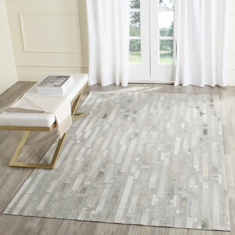 Safavieh Studio Leather 4'-0" x 6'-0" Rug in Ivory / Grey
