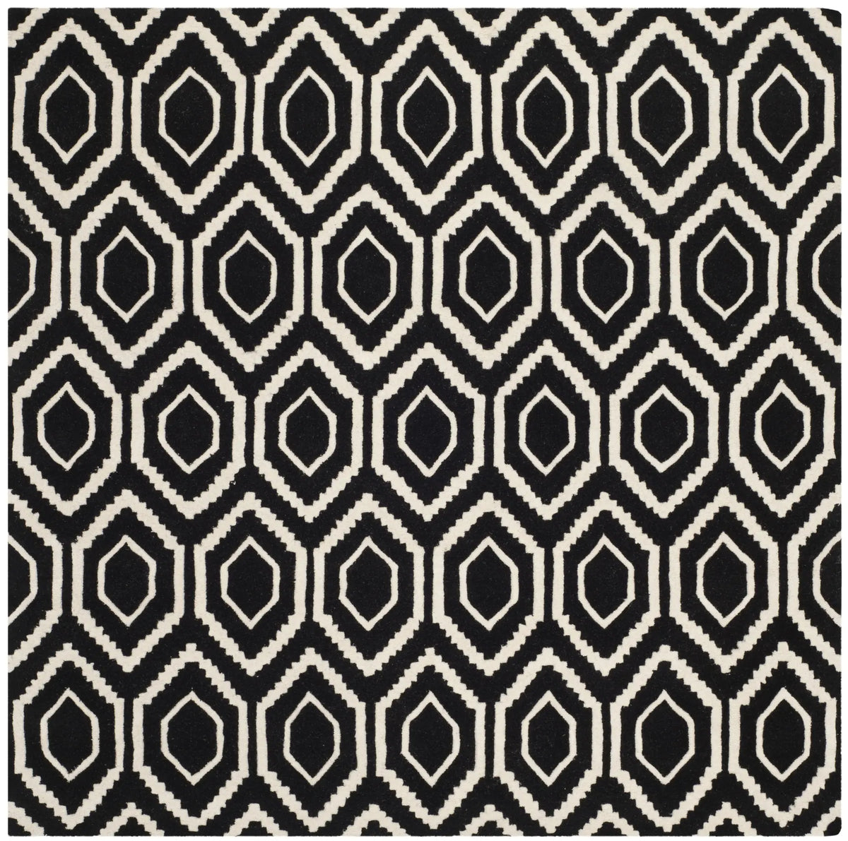Safavieh Chatham 7'-0" x 7'-0" Rug in Black / Ivory