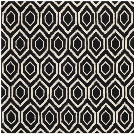 Safavieh Chatham 7'-0" x 7'-0" Rug in Black / Ivory