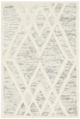 Safavieh Cambridge 2'-0" x 3'-0" Rug in Grey / Ivory