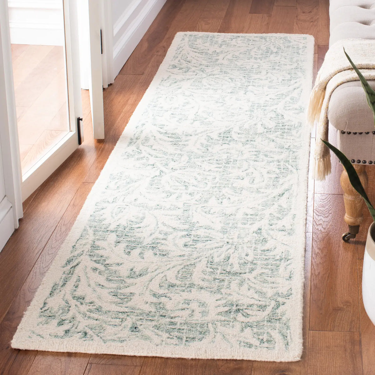 Safavieh Micro-Loop 2'-3" x 9'-0" Rug in Grey / Ivory