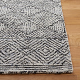 Safavieh Ebony 4'-0" x 6'-0" Rug in Silver / Black