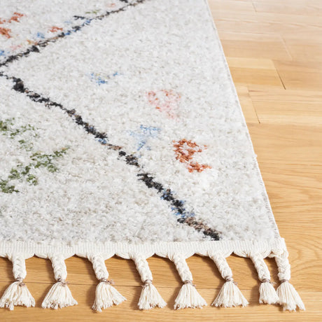 Safavieh Chapel 4'-0" x 6'-0" Rug in Ivory / Black
