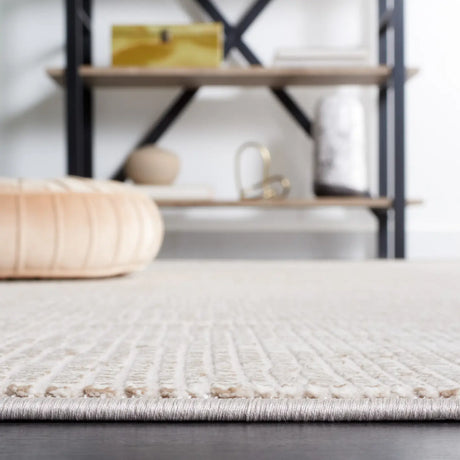 Safavieh Continental 4'-0" x 6'-0" Rug in Ivory / Beige
