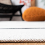 Safavieh Montauk 4'-0" x 6'-0" Rug in Ivory / Black