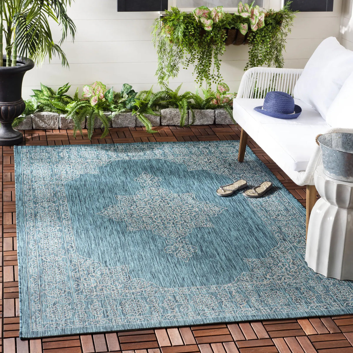 Safavieh Courtyard 4'-0" x 5'-7" Rug in Teal / Ivory