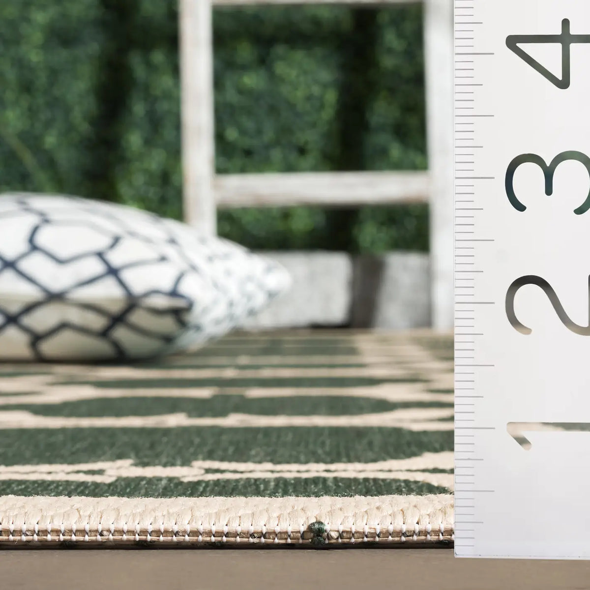 Safavieh Courtyard 5'-3" x 7'-7" Rug in Dark Green / Beige