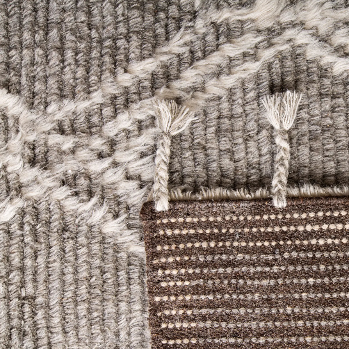 Safavieh Casablanca 4'-0" x 6'-0" Rug in Grey / Ivory