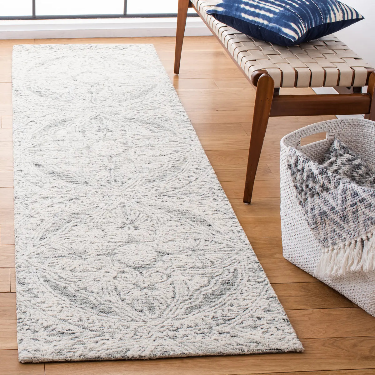 Safavieh Metro 2'-3" x 8'-0" Rug in Natural / Light Grey