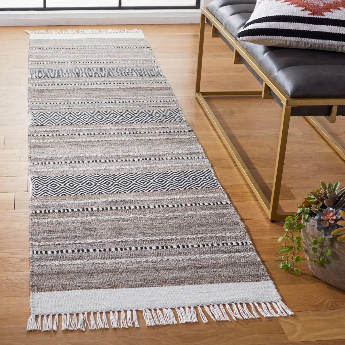 Safavieh Striped Kilim 2'-3" x 9'-0" Rug in Black / Ivory