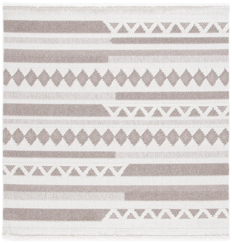 Safavieh Lotus 6'-7" x 6'-7" Rug in Ivory / Beige