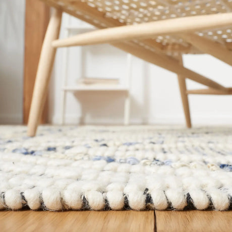 Safavieh Natura 4'-0" x 6'-0" Rug in Ivory / Blue