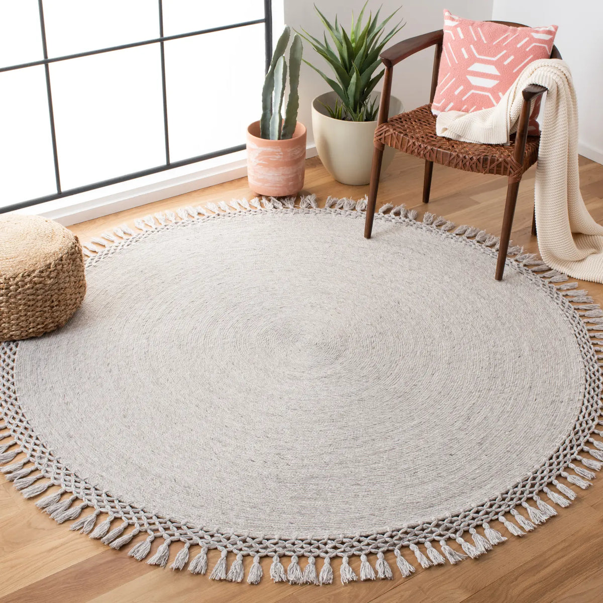 Safavieh Sahara 5'-0" x 5'-0" Rug in Beige