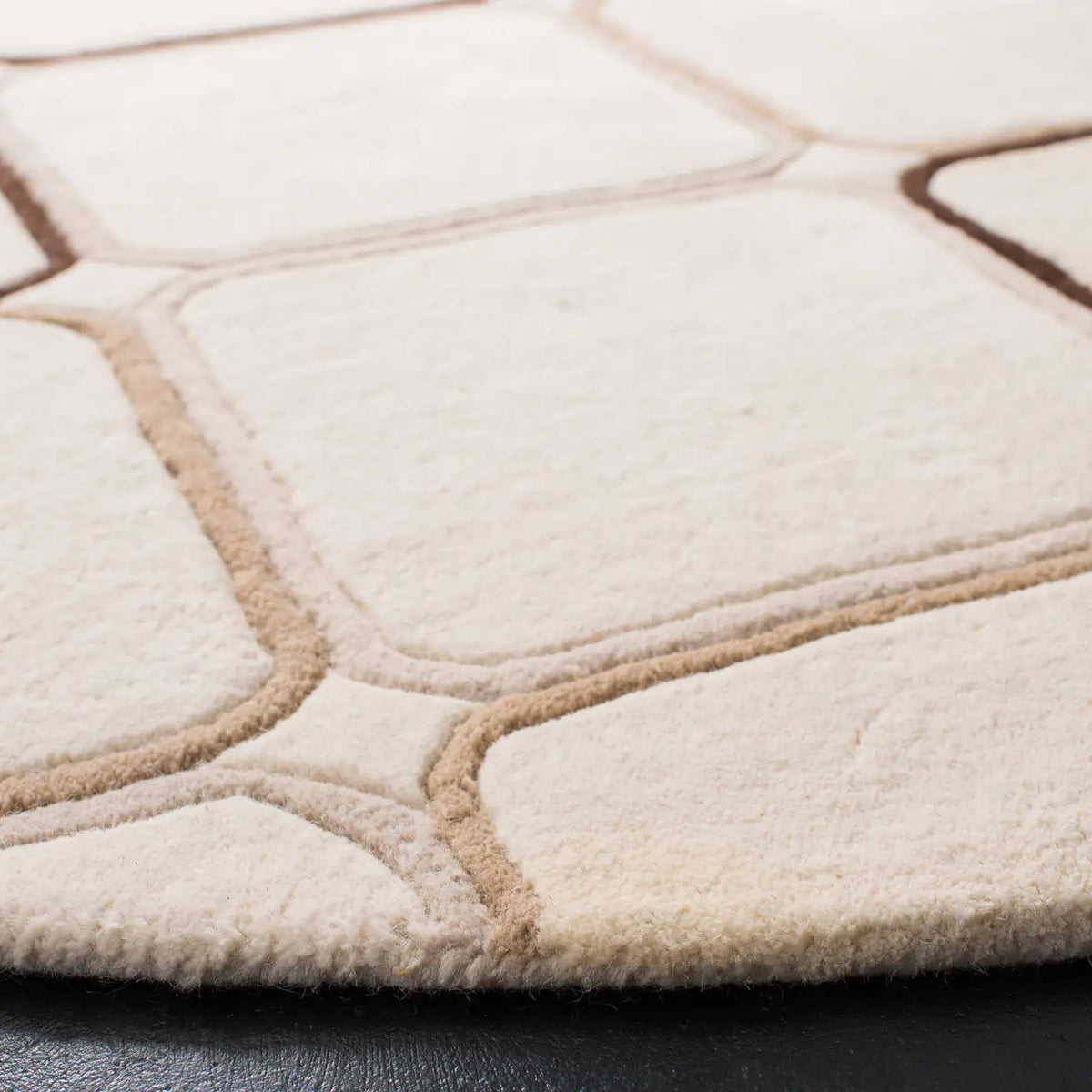 Safavieh Soho 6'-0" x 6'-0" Rug in Ivory / Multi