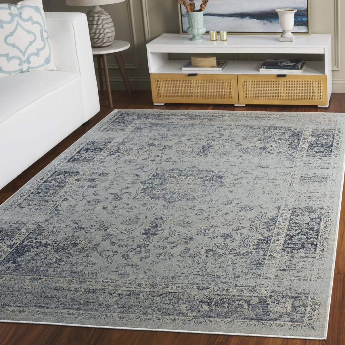 Safavieh Vintage 4'-0" x 5'-7" Rug in Light Blue