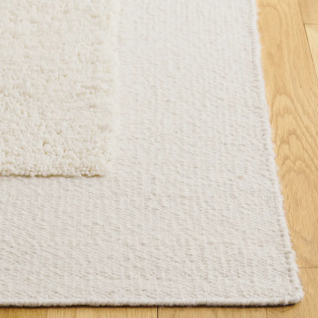 Safavieh Vermont 4'-0" x 6'-0" Rug in Ivory / Beige
