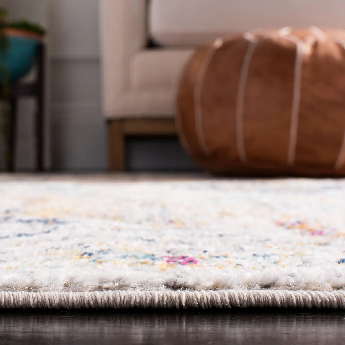 Safavieh Madison 4'-0" x 6'-0" Rug in Cream / Multi