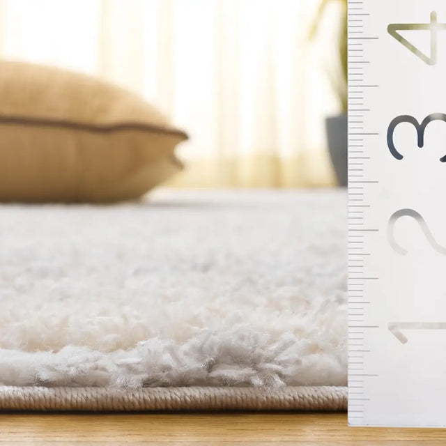 Safavieh Gemma Shag 5'-3" x 7'-6" Rug in Ivory / Beige Grey
