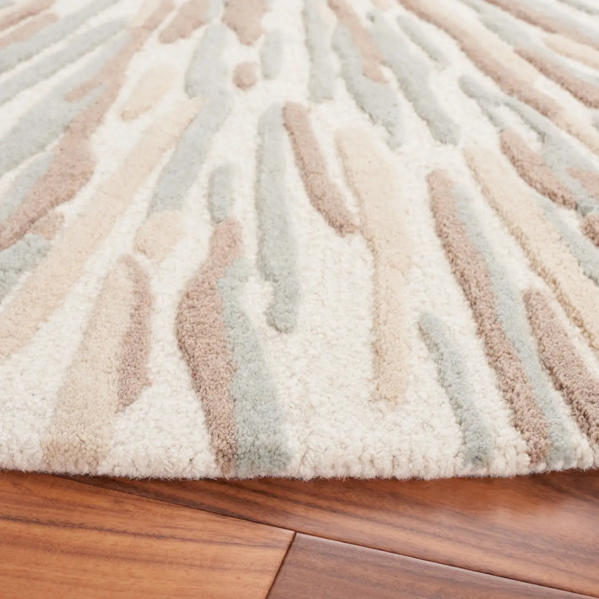 Safavieh Fifth Avenue 6'-0" x 6'-0" Rug in Ivory / Grey