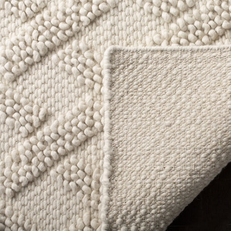 Safavieh Natura 5'-0" x 8'-0" Rug in Ivory / Beige