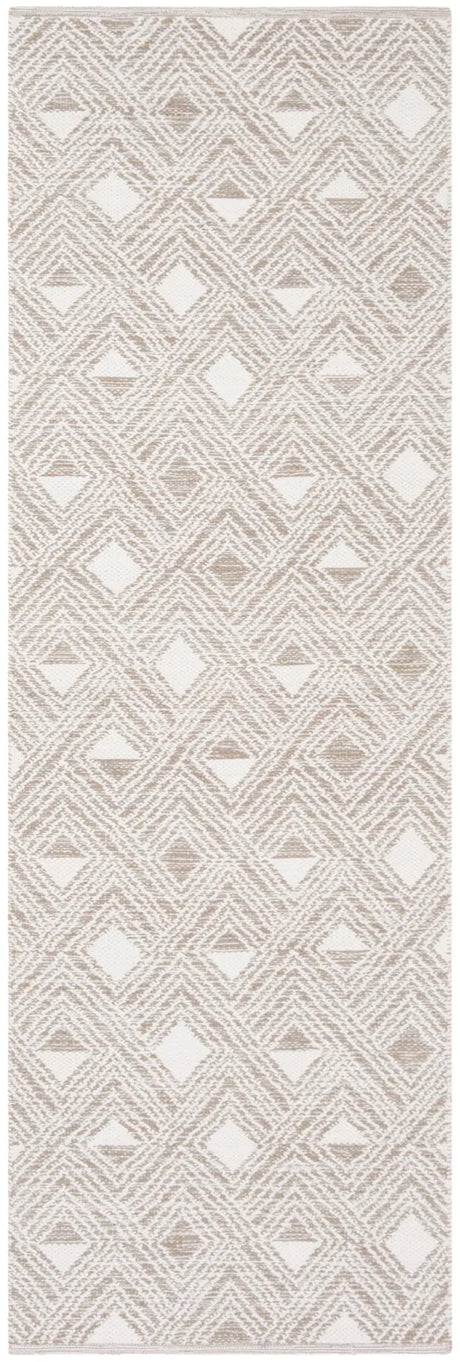 Safavieh Montauk 2'-3" x 7'-0" Rug in Beige / Ivory