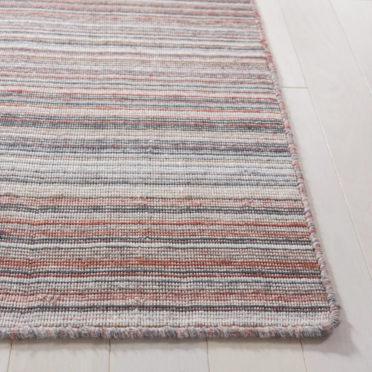 Safavieh Kilim 4'-0" x 6'-0" Rug in Red / Grey