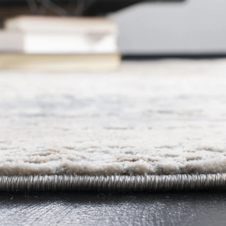 Safavieh Invista 4'-0" x 6'-0" Rug in Cream / Grey