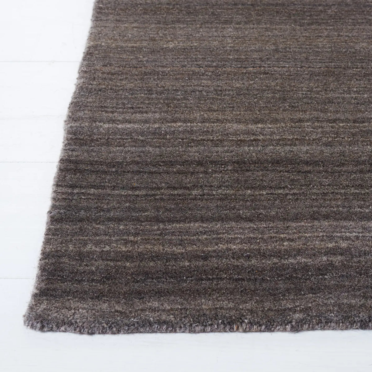 Safavieh Himalaya 5'-0" x 8'-0" Rug in Charcoal