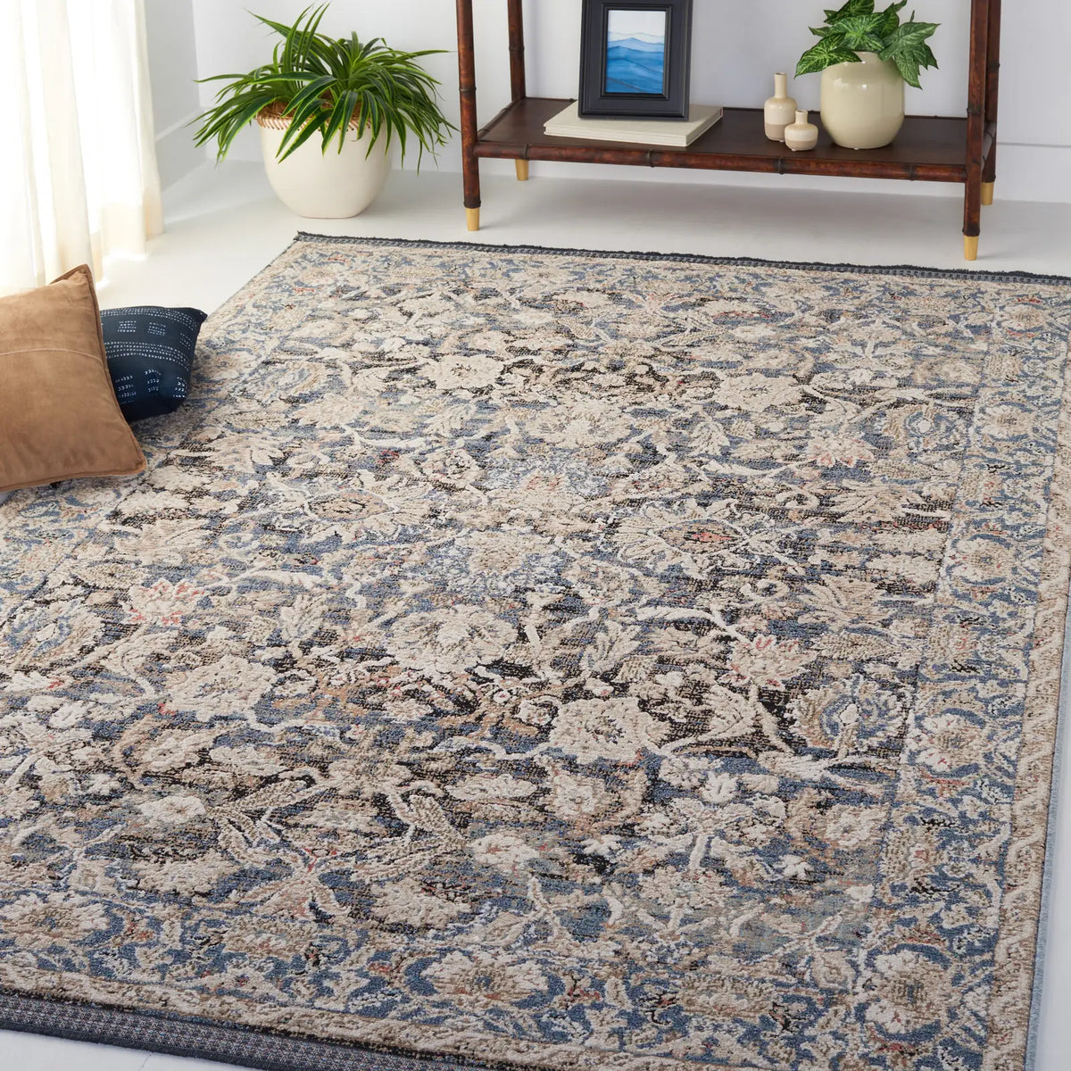 Safavieh Vivaldi 5'-3" x 7'-6" Rug in Navy / Ivory